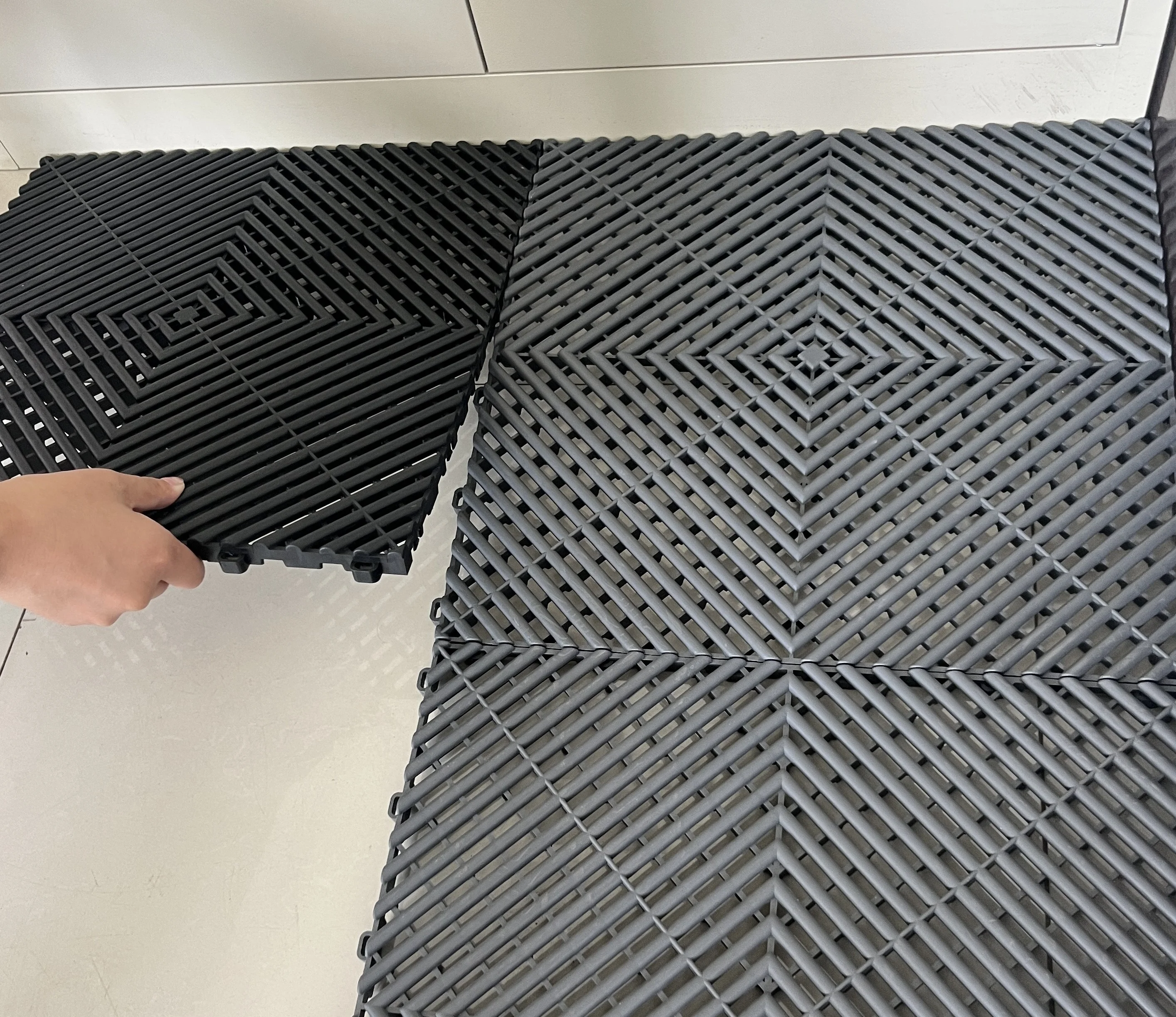 2024 Rigid Modular Interlocking Garage Floor Tiles Industrial Plastic Garage Flooring Mats For Car Detailing Shop Workshop
