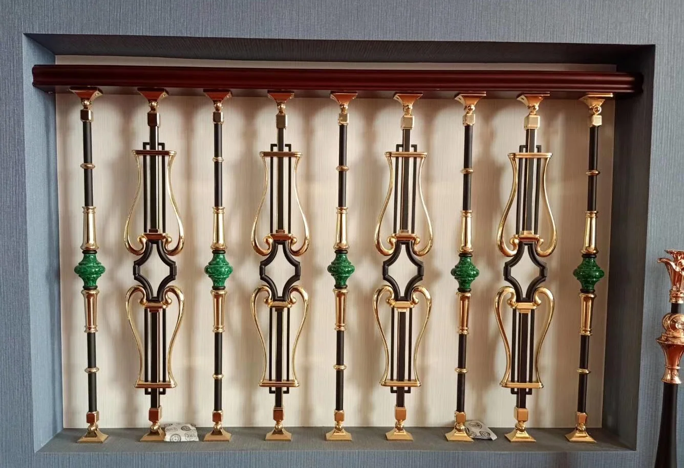 Luxury Villa Stairs Aluminium Gold Railing Post Aluminum