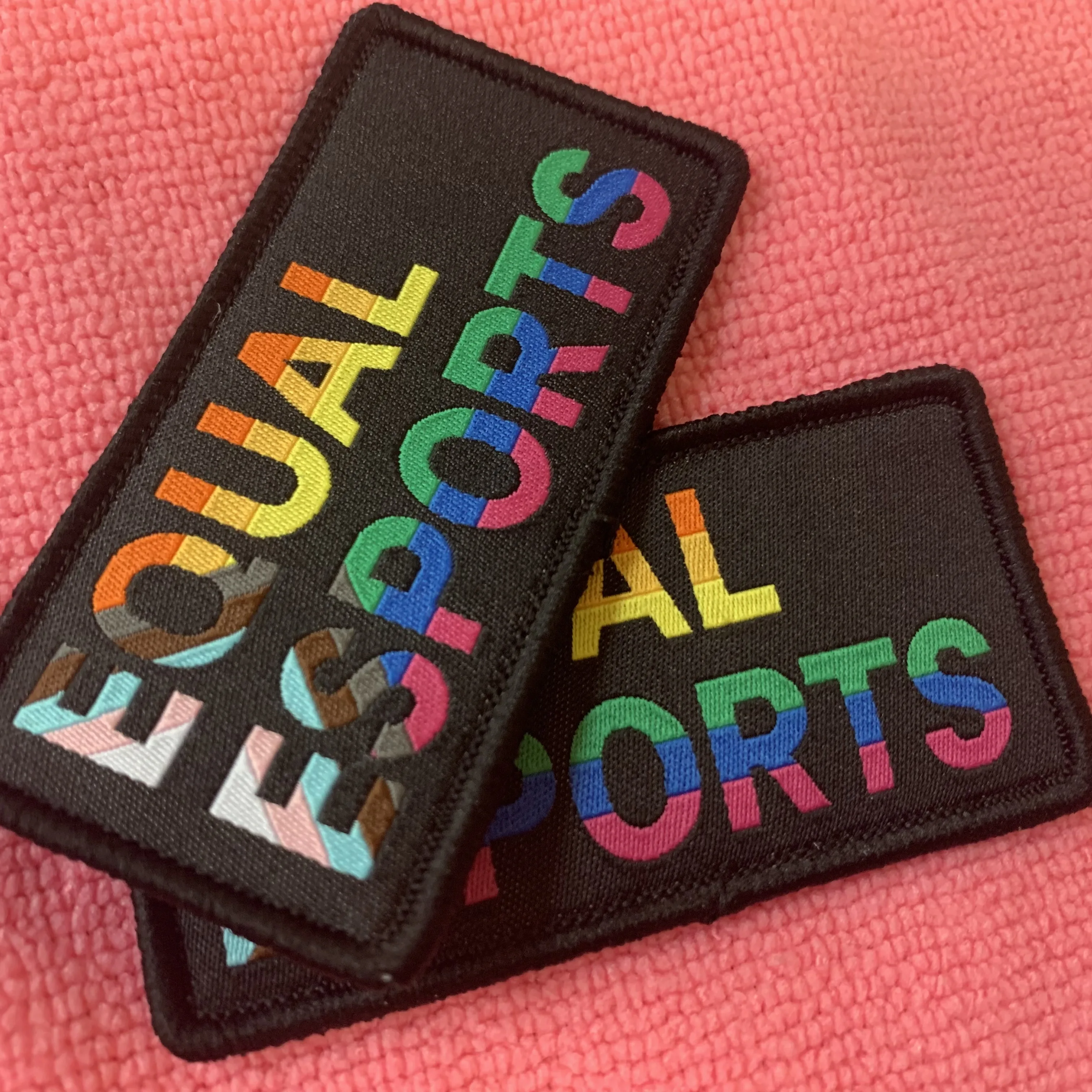 12 colors overlocked border velcroes backing hats woven patch,free design hook backing clothing badge