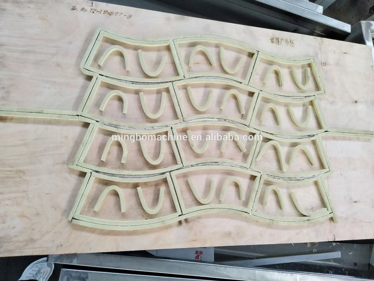 Automatic Flatbed Kraft Paper Cup Fan Blank Punching Die Cutting Cutter Machine(MB-980)