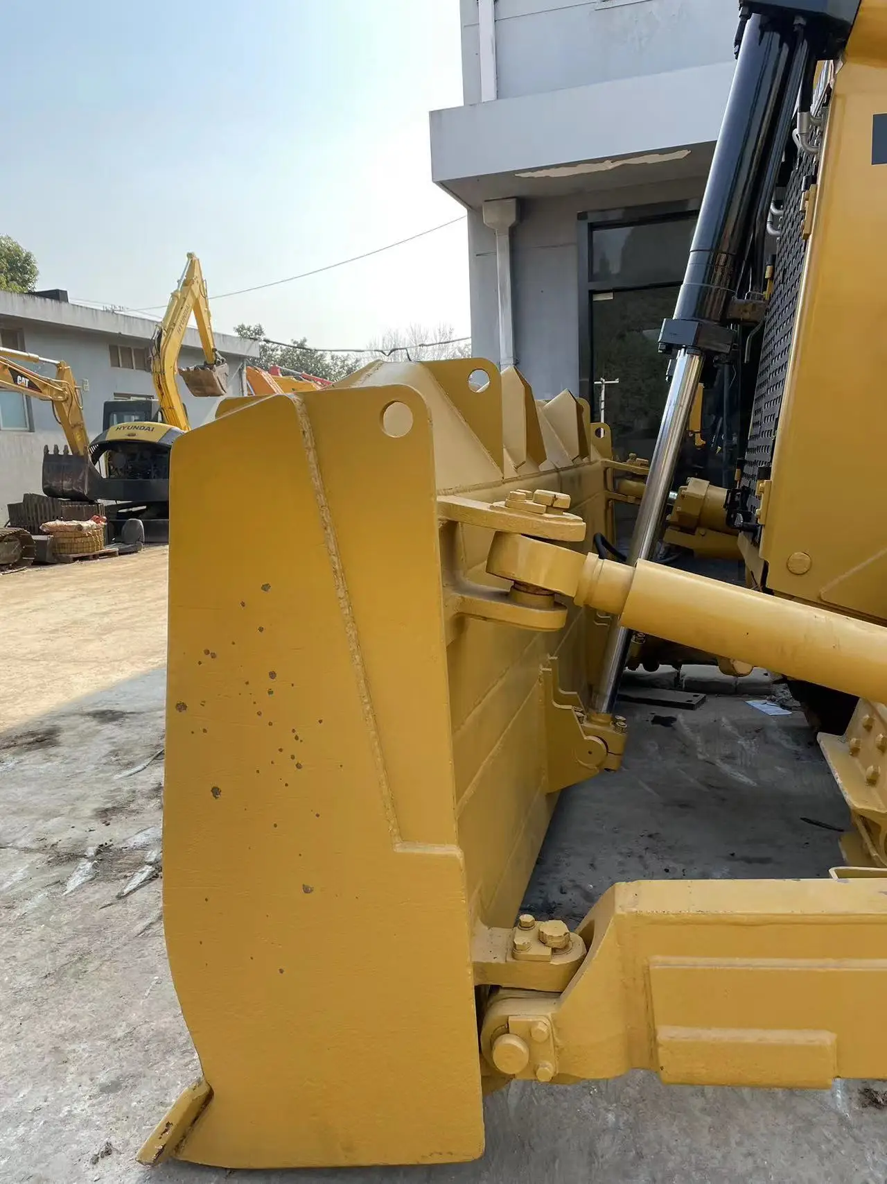 Free Shipping Caterpillar Secondhand D9R Bulldozers with Good Price Used Cat D6G D7R D8r D9R D12 Bulldozers in Shanghai