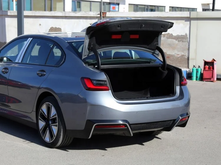 new B M W i3 electric car sedan design 2024 eDrive 40L Night set