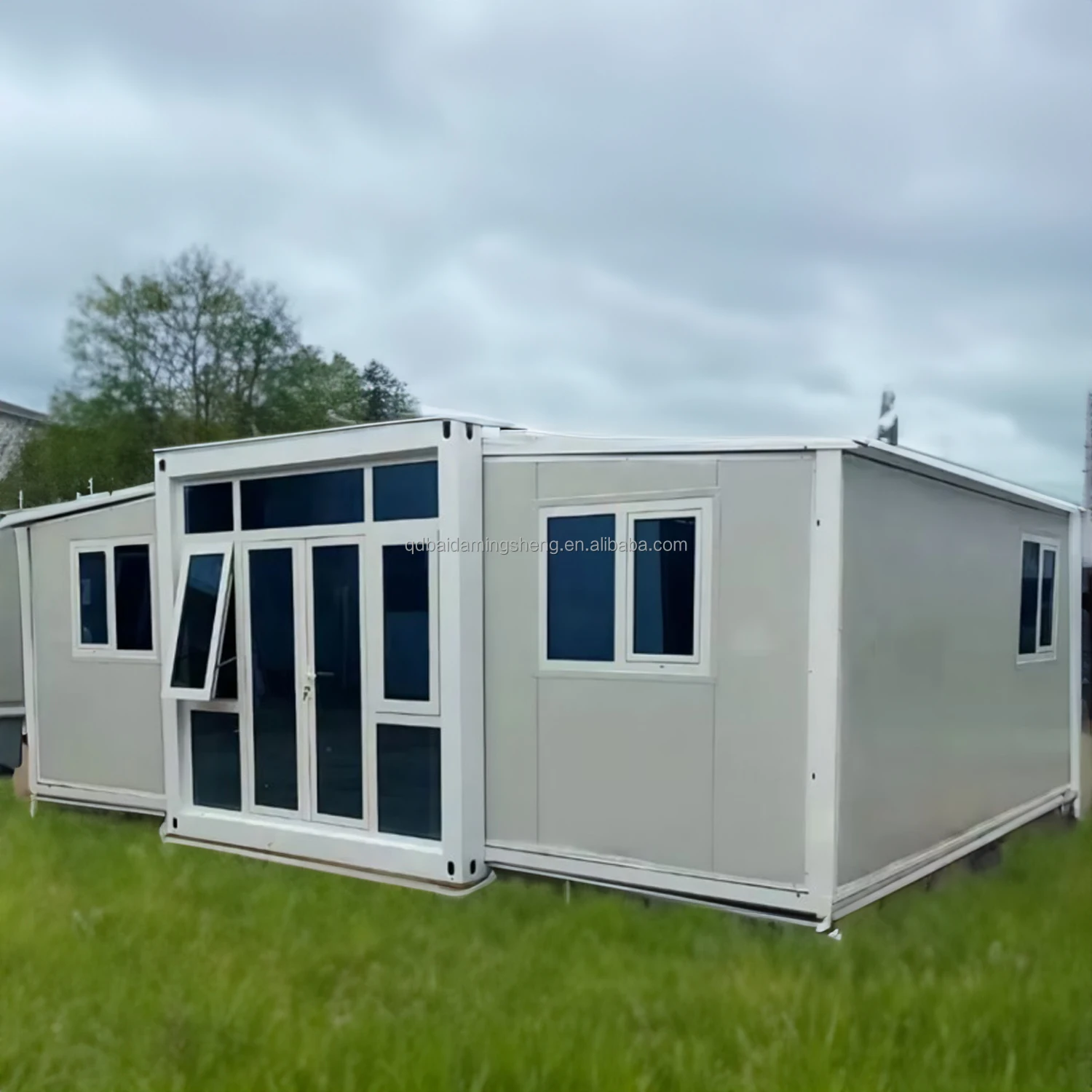Easy Installation House Garden Villa Expandable Stackable Prefab Container House With 3 Bedroom