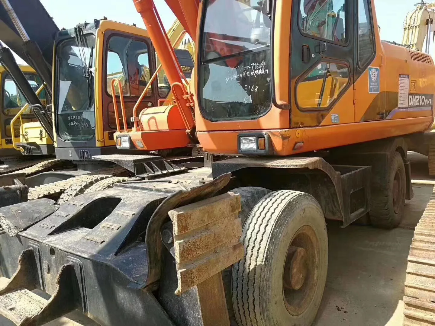 used second hand DOOSAN DX210w-7 Crawler hydraulic excavator digger japan original 21 tons low price