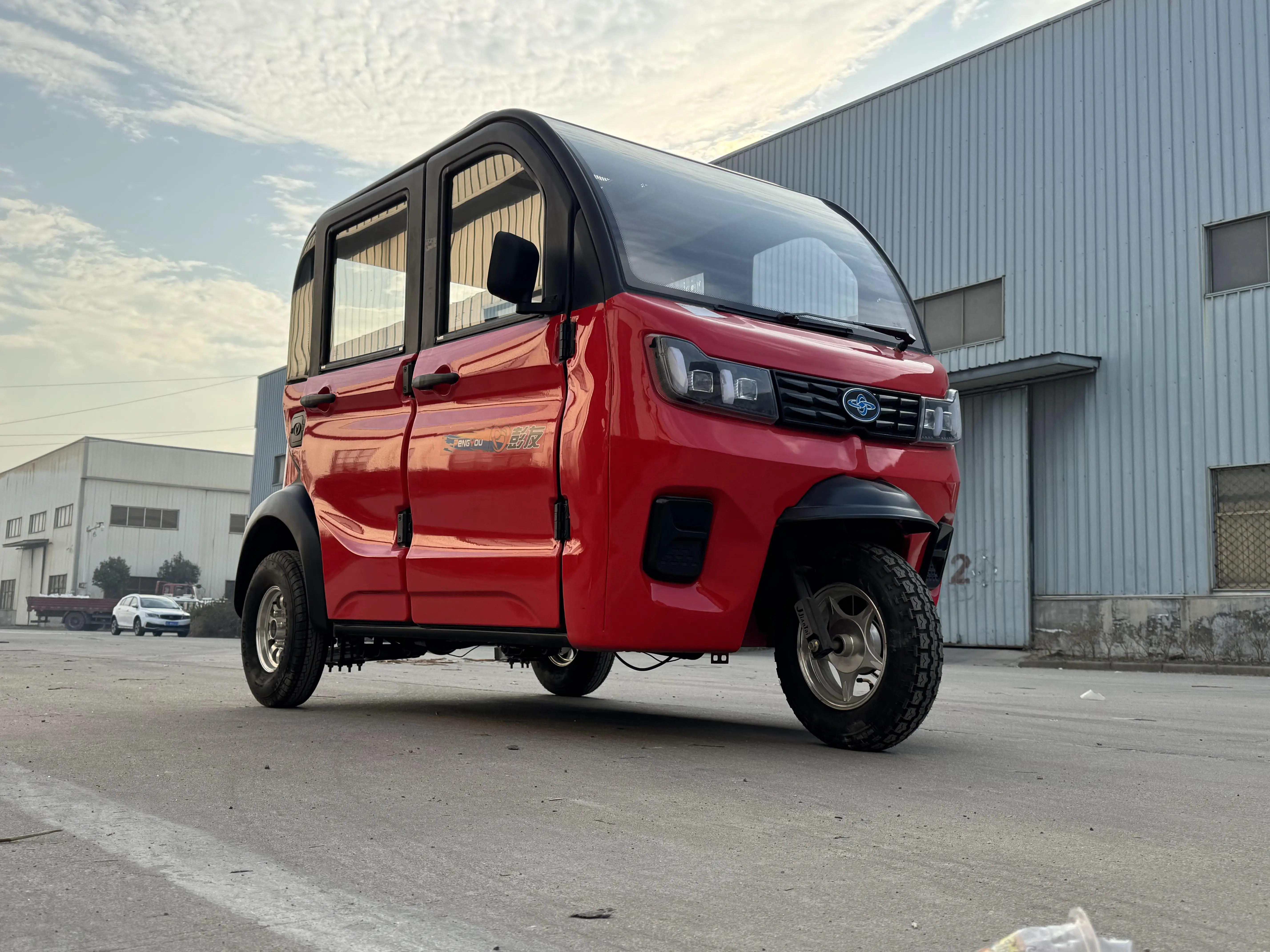 Lb-Zrjs Cheap Price Electric Tricycle Closed Passenger Tricycle 3 Wheel Motorcycle Cargo Eec Moto