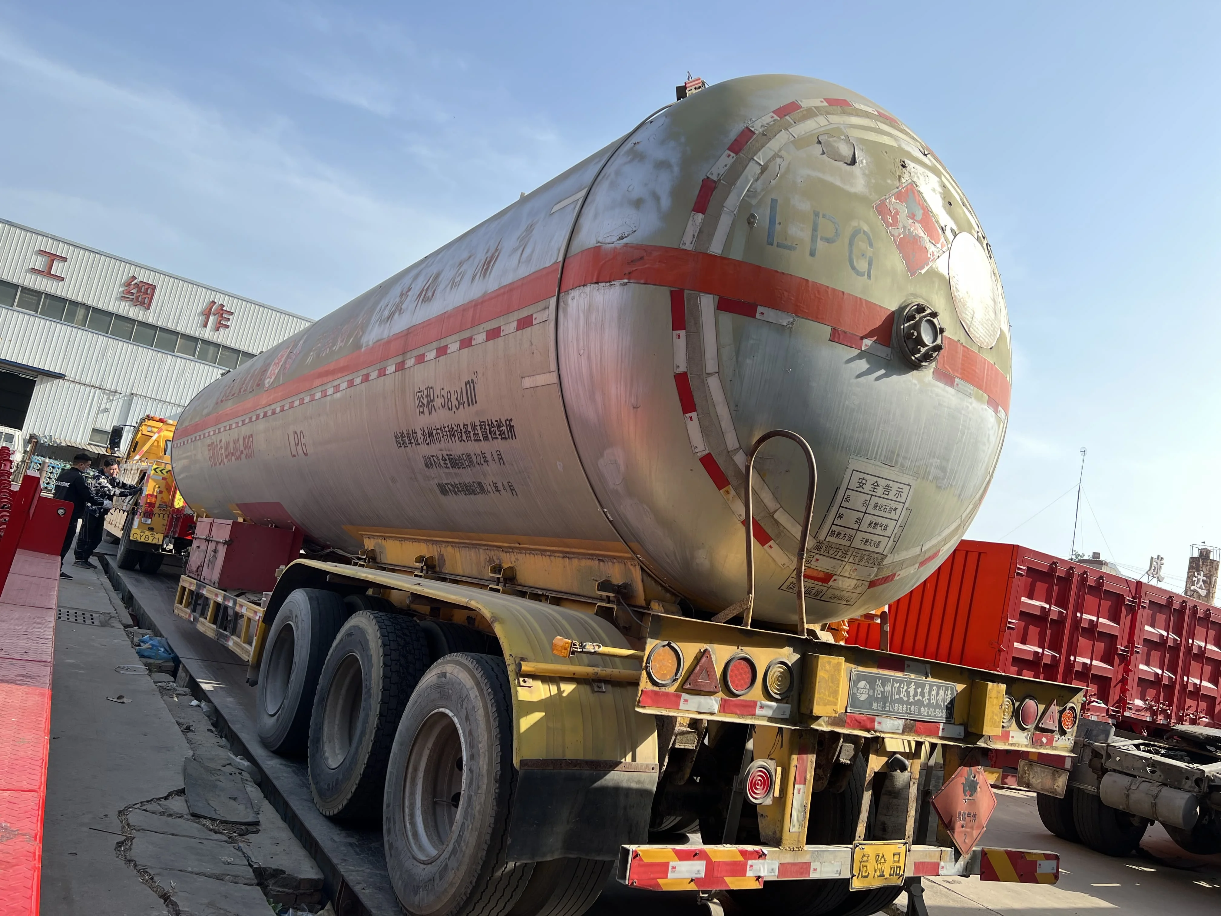 3 оси 28 тонн 50 60 Cbm 60000 литров Подержанный танкер полуприцеп для Lpg цена продажи