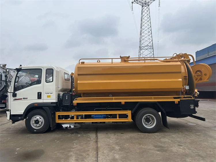 Howo 4X2 Waste Water Tanker Tank Septic Pump Trucks 12000L Vacuum High Pressure Special Sewage Suction Truck