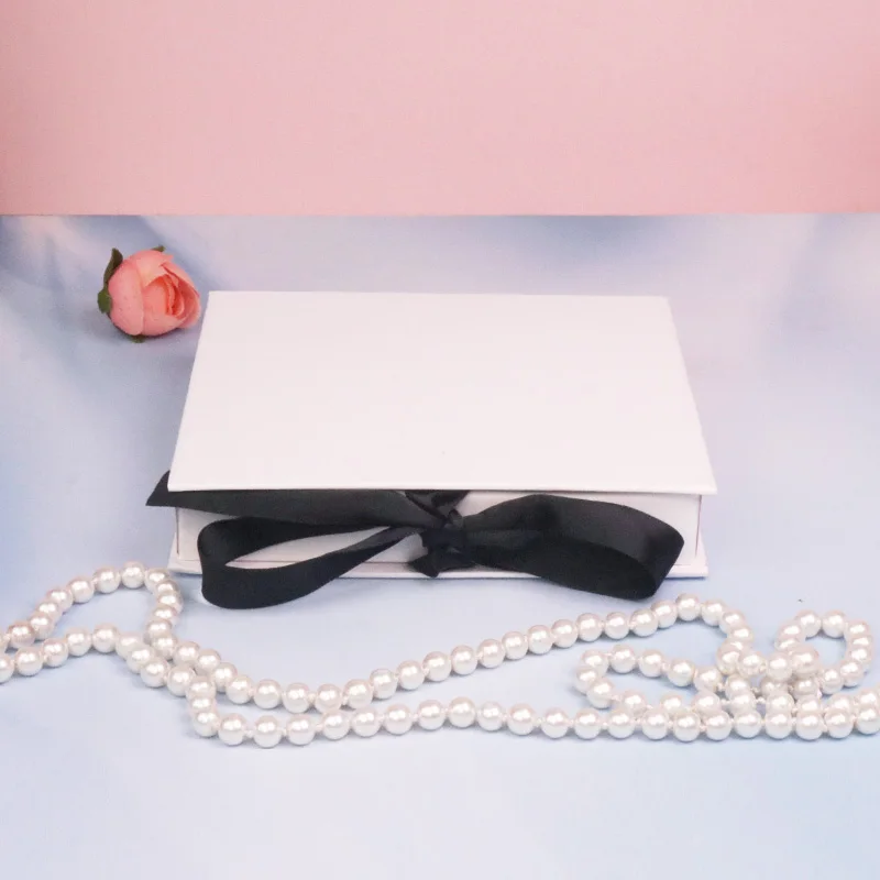 Картонная бумажная шкатулка для ювелирных изделий, кольцо, ожерелье, серьги, набор украшений, упаковочная коробка с лентой, простой новый дизайн, Пользовательский логотип, белый