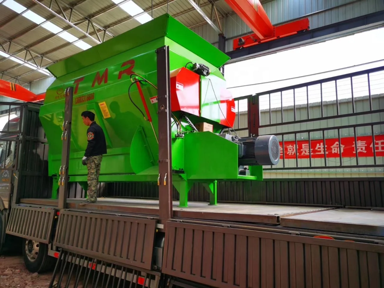 Round Square Bales Baleage Forages Small Grains Concentrates Feedstuff 140to 420cubic Feet Trm For 30 To 200cows Tmr Mixer Wagon