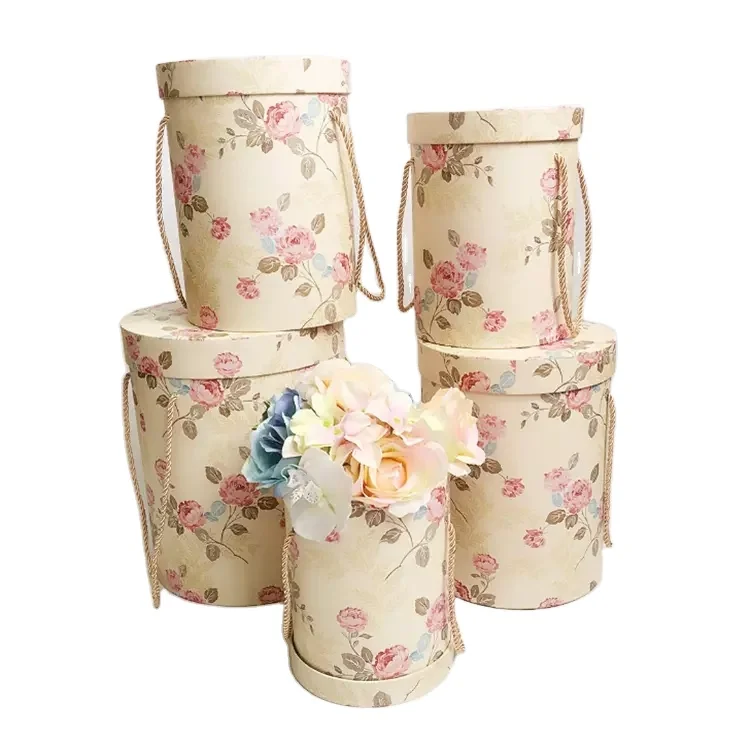 Roses wrapped in cuddle bucket gift box Flowers paper flower arrangement material round empty box