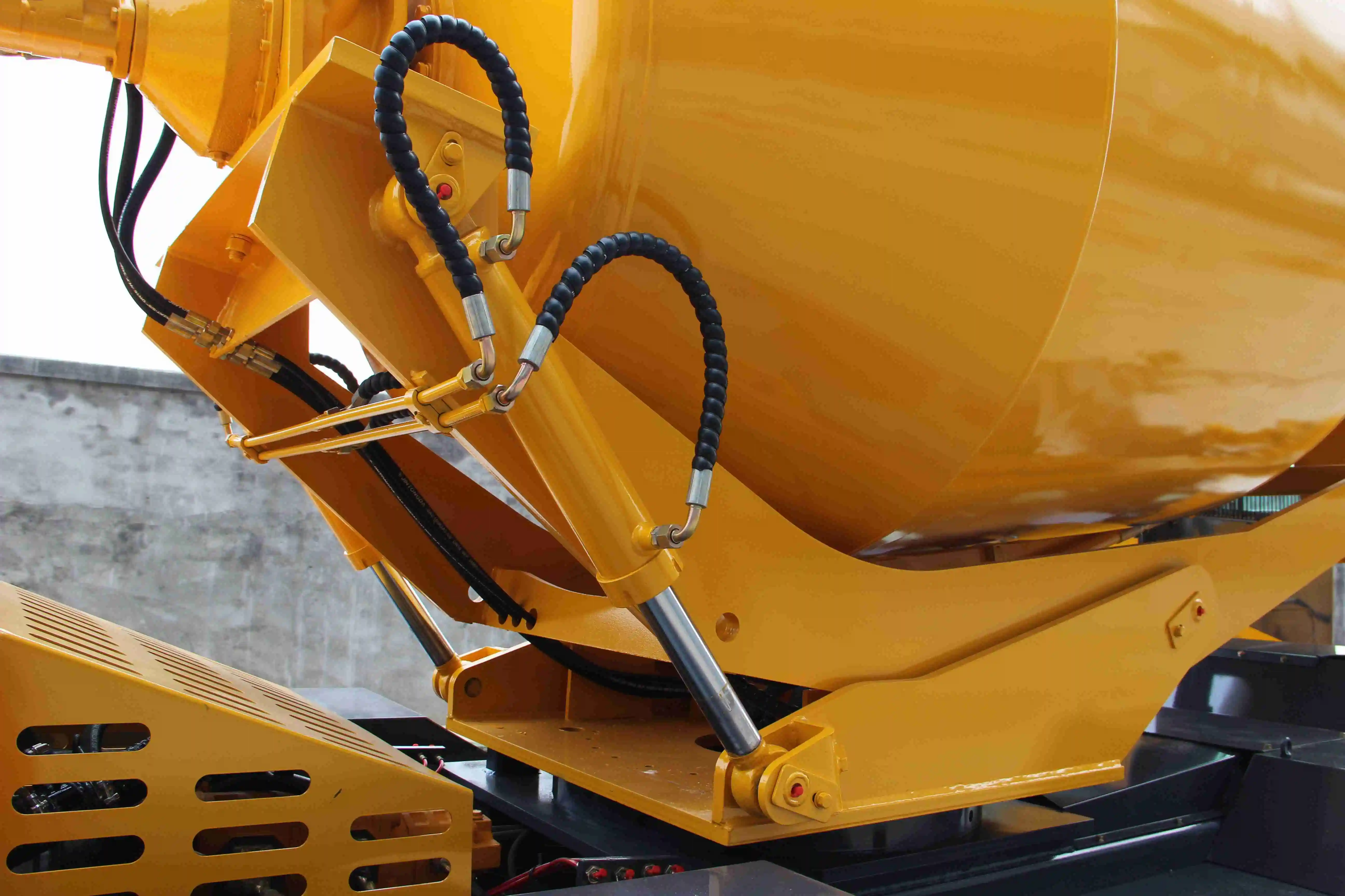 JBC 5.5M3  self loading concrete mixer price