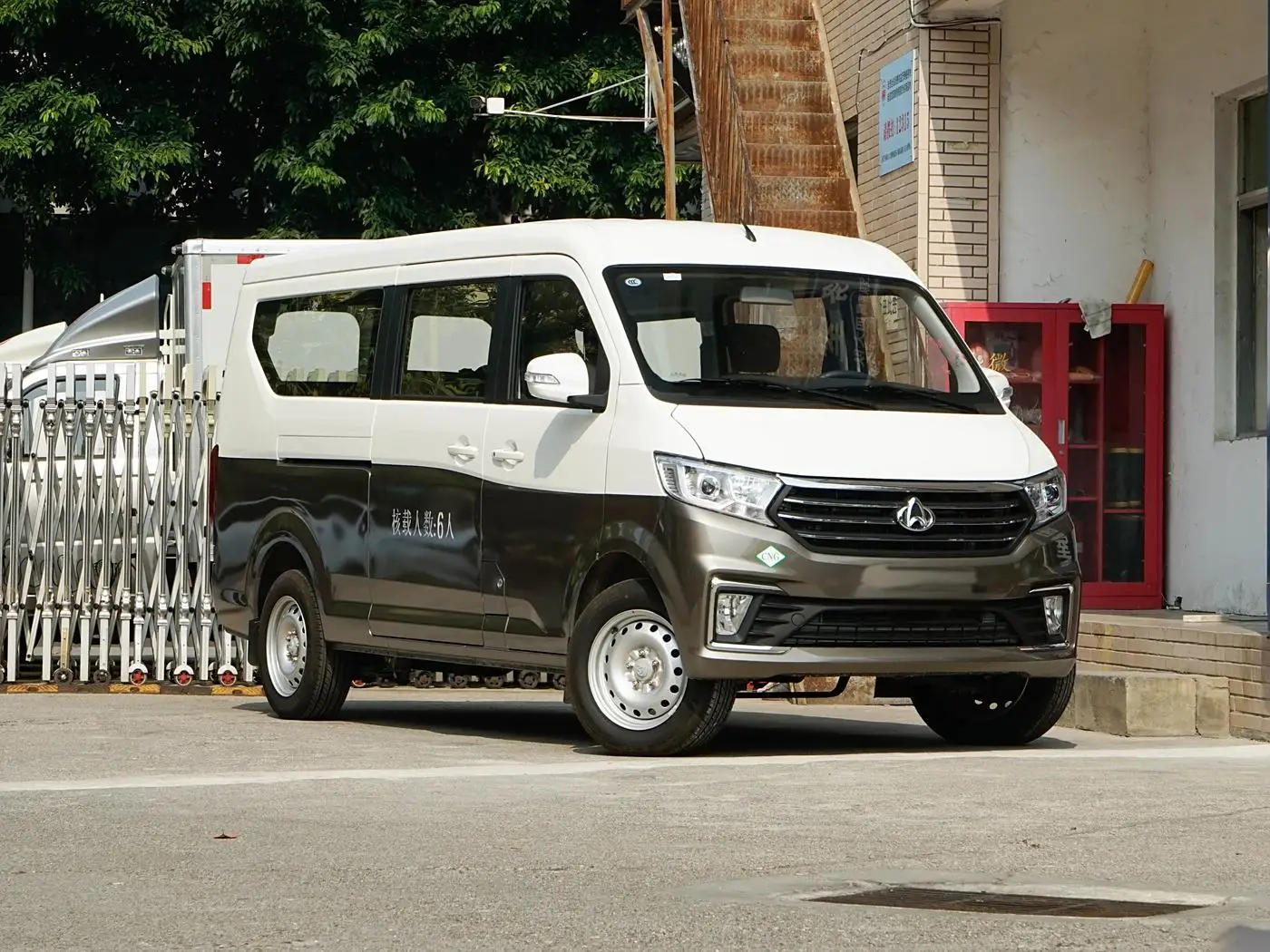 Changan/KYC V5 Gasoline/Petrol passenger van Spacious interior 7 8 9 11 seats passenger vehicle fuel RWD mini van at low price