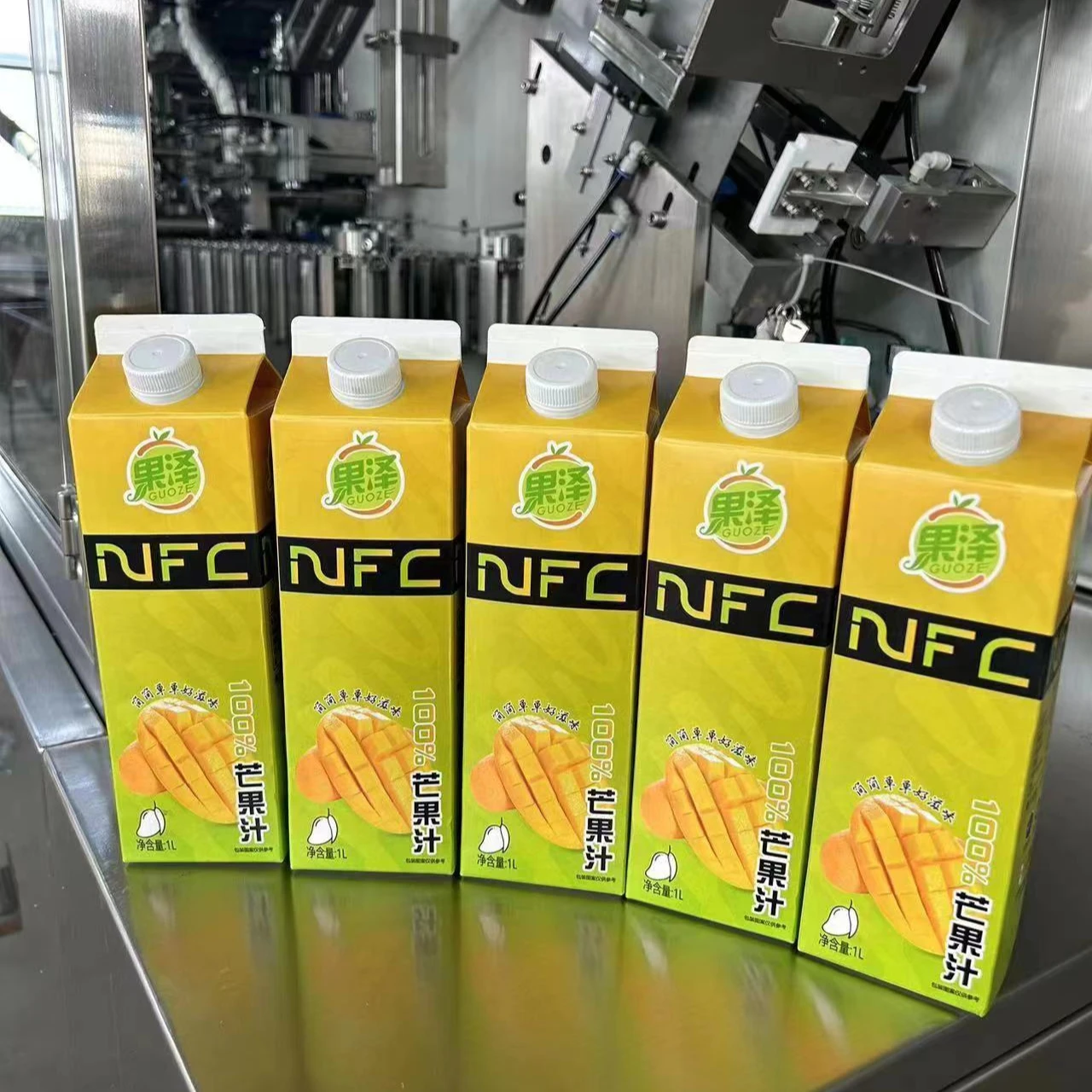 Автоматическая машина для наполнения коробок, яблочного сока, молока, йогурта