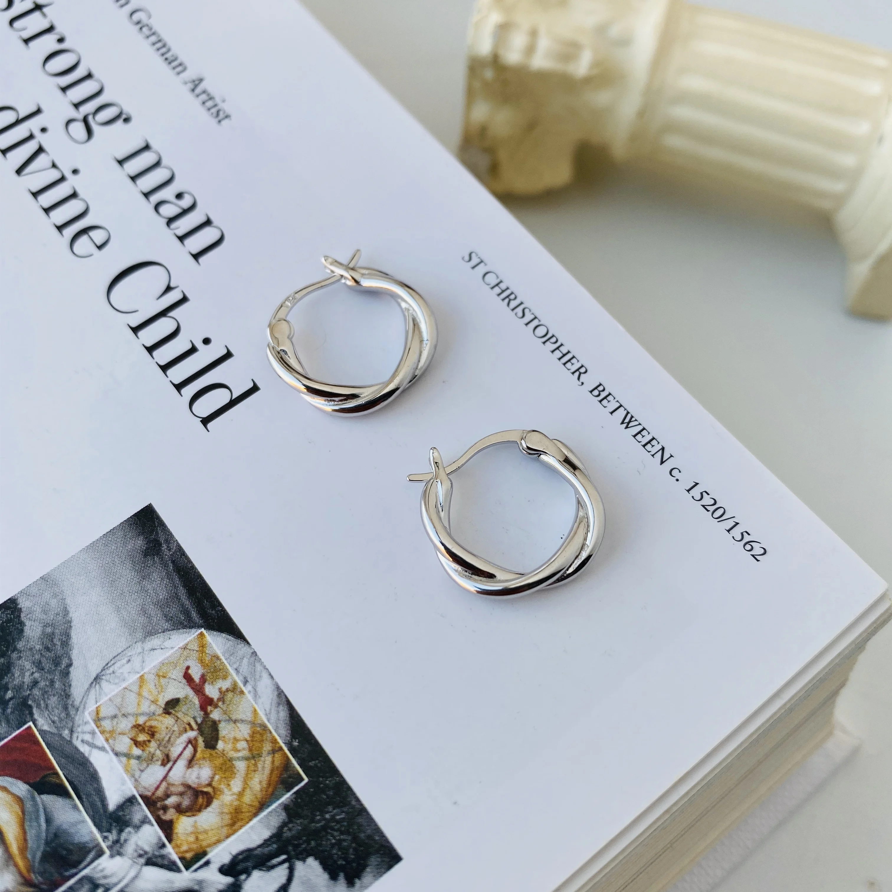
E1179 Minimalist European Fashion Jewellery 18K Gold Twisted Circle Hoop Earrings Silver 925 Earrings Women 