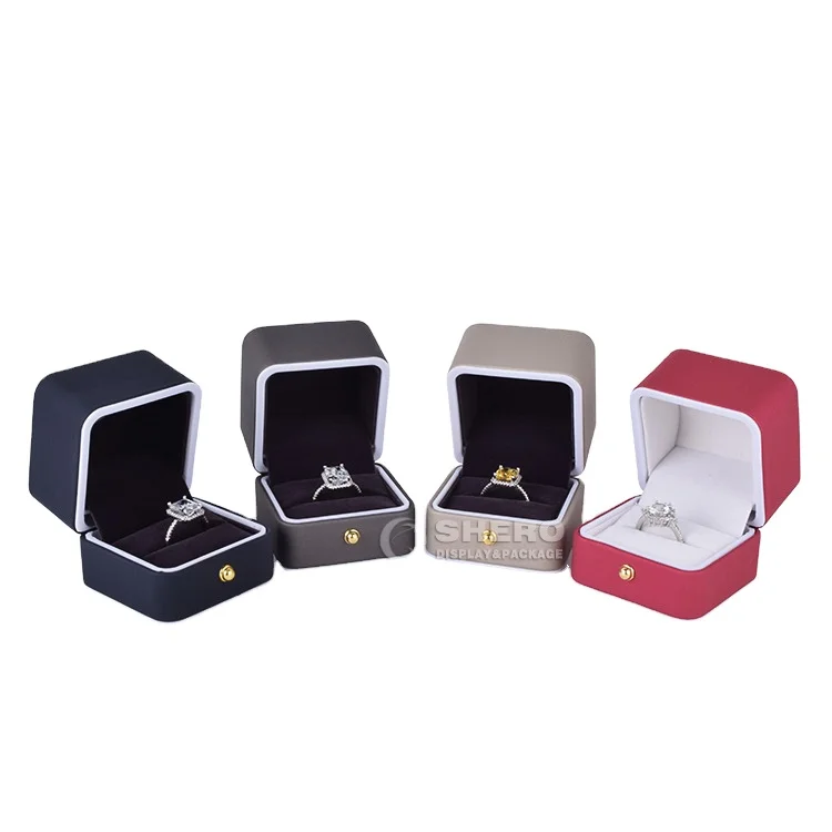 Latest Design Fashion Stud Holder Microfiber Metal Frame Luxury Jewelry Window And Counter Display Set