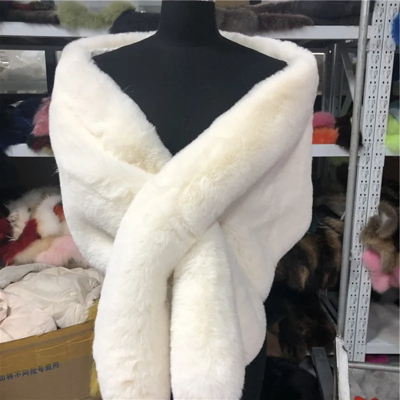 Wholesale Light Luxury Thick Warm Winter Bride Shawl Wedding Cloak Dress Fur Cape Coat Women Imitation Fox Fur Shawl