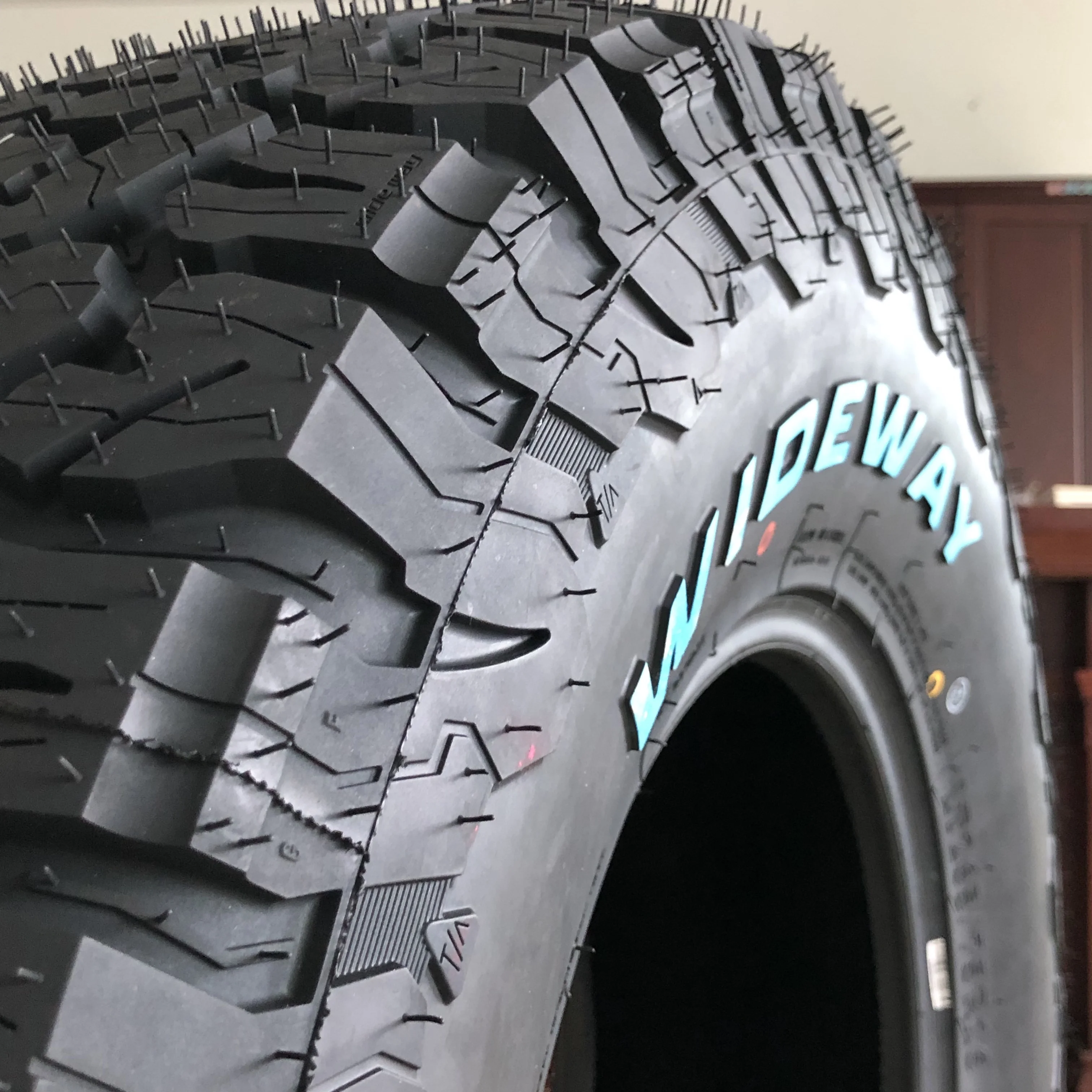 Улучшенная технология новая автомобильная шина LT215/75R15 для продажи конкурентоспособная. Шина AK