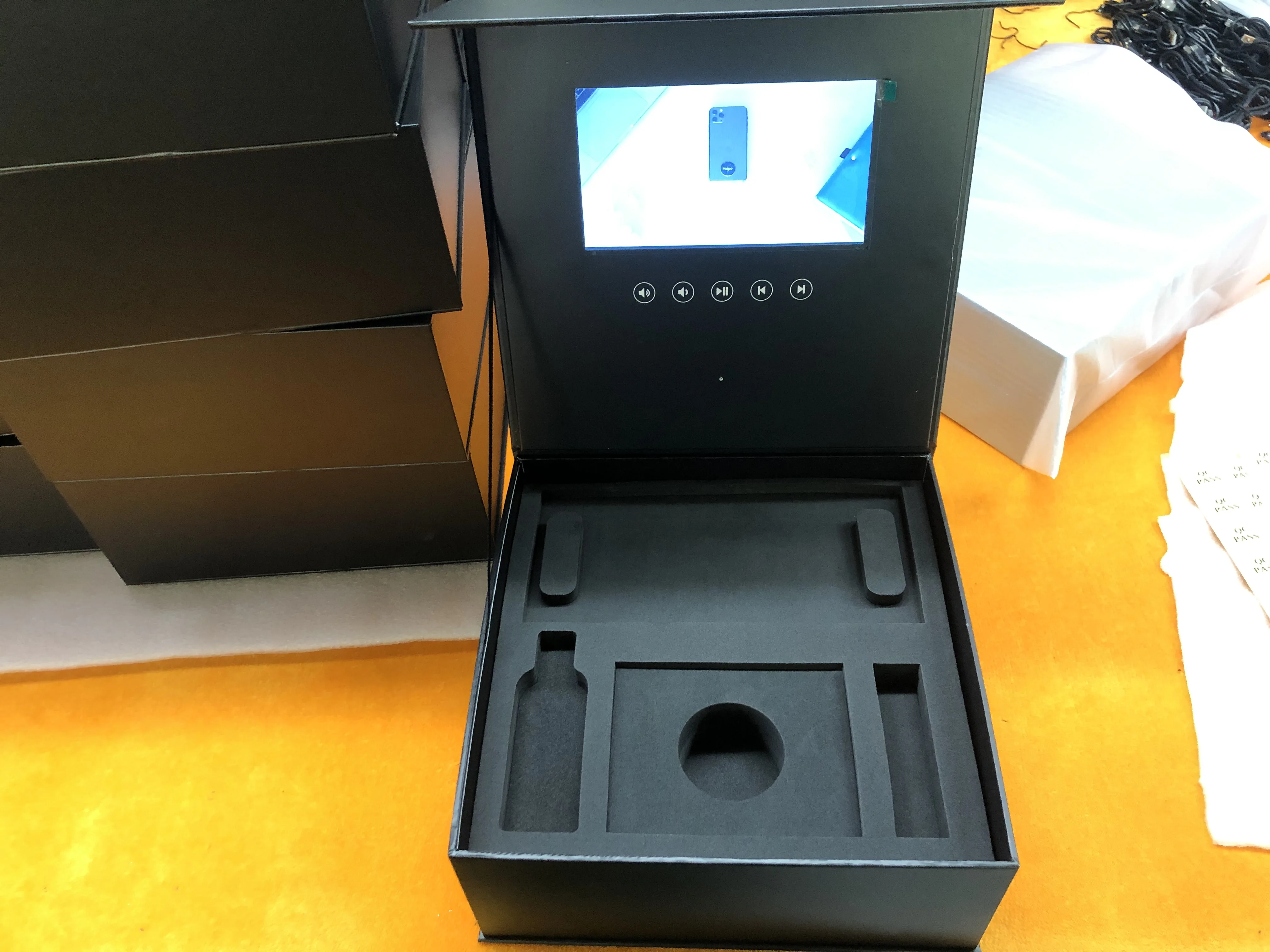 Upload Your Video Auto-Play Flower Box Set With 7 inch Lcd Screen Packaging Box