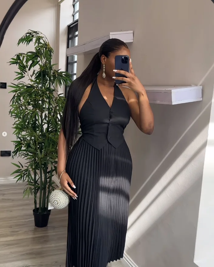 Custom New Design 2024 Summer Fashion Solid Color Button Hanging Neck Vest Top Half Skirt Casual Office Elegant 2 Piece Set