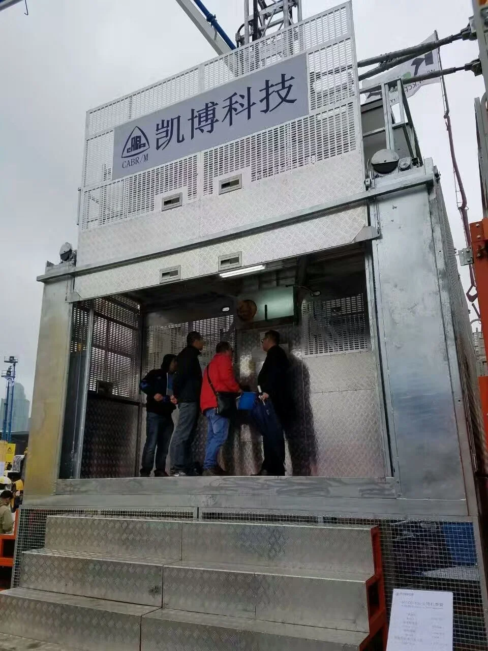 SC200/200 2ton elevator construction hoist for building lifting materials and passengers