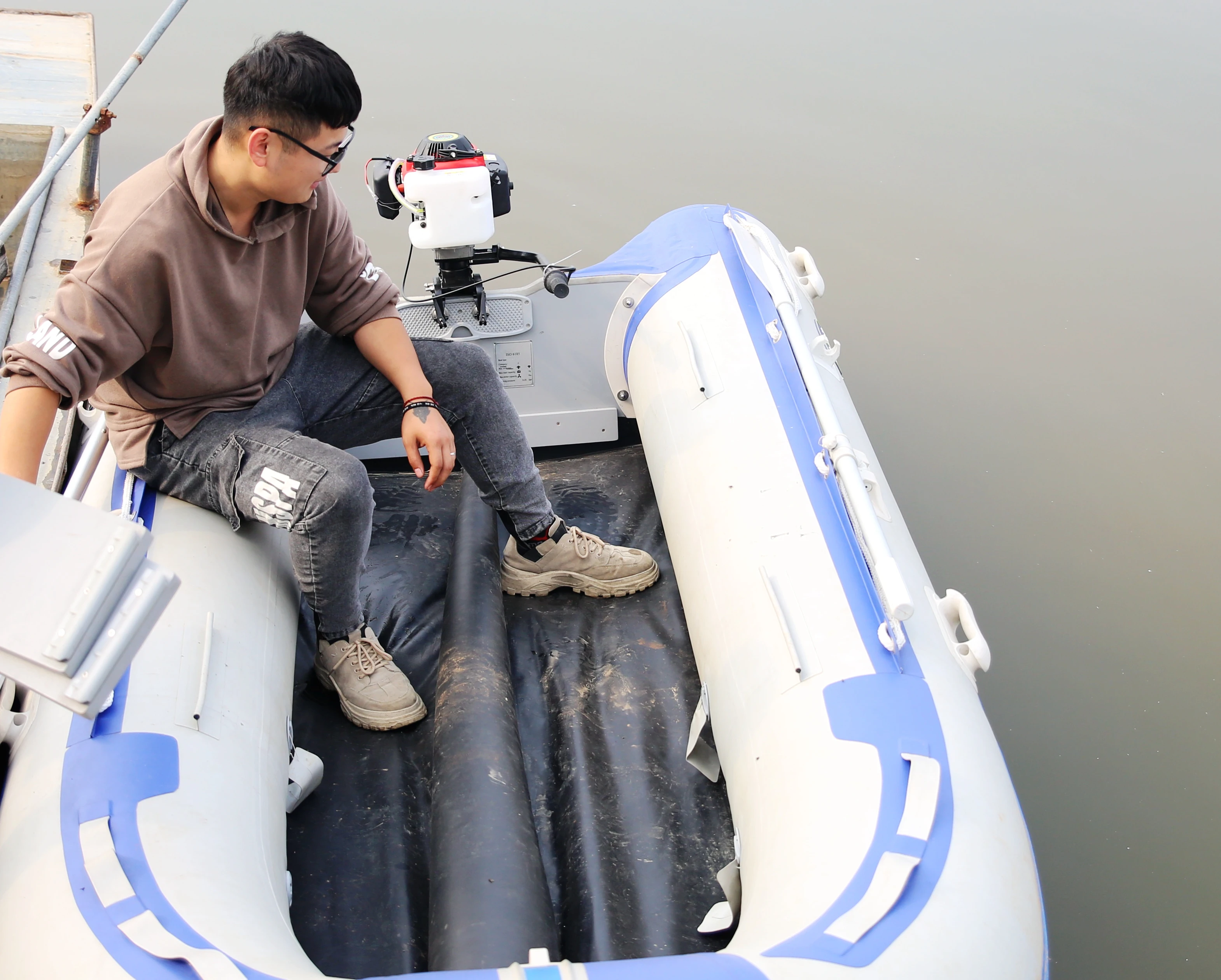 
New Condition and Gasoline Fuel Type New Price For boat use 3HP motor 