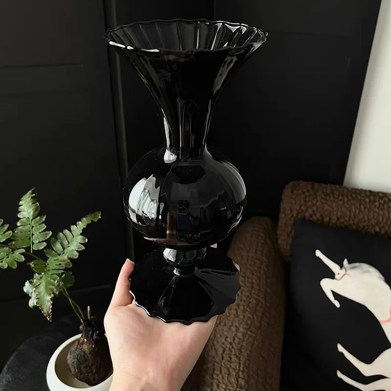Retro medium black glass vase, living room flower-arranging dried flower Nordic glass Vase ornaments, decorations vase