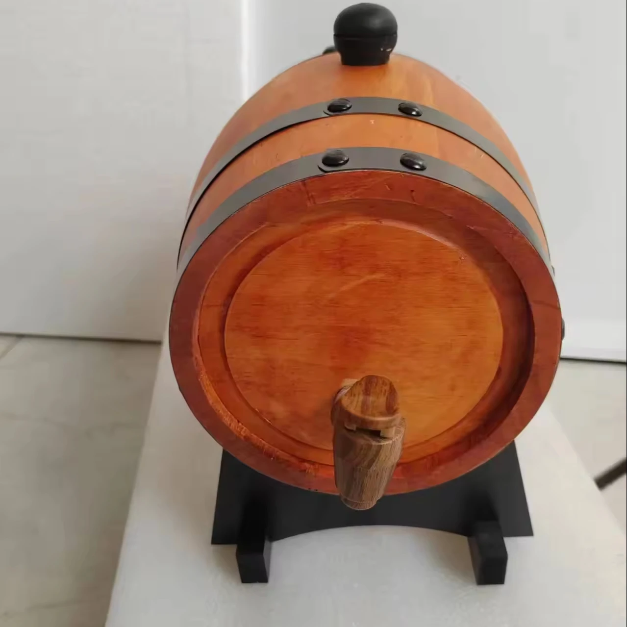 1.5L wooden wine barrels in natural wood color sold directly from Chinese factories