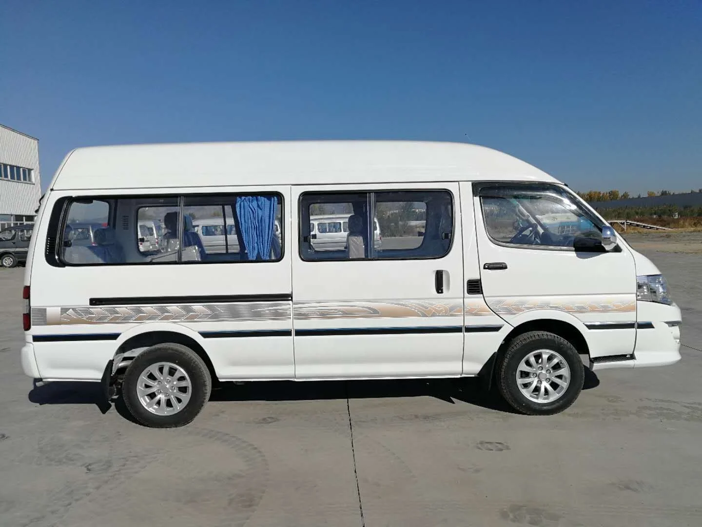 15 сидений микроавтобуса с 2.8L ISUZU Дизельные двигатели и низкий/полуприцеп/высокая крыша
