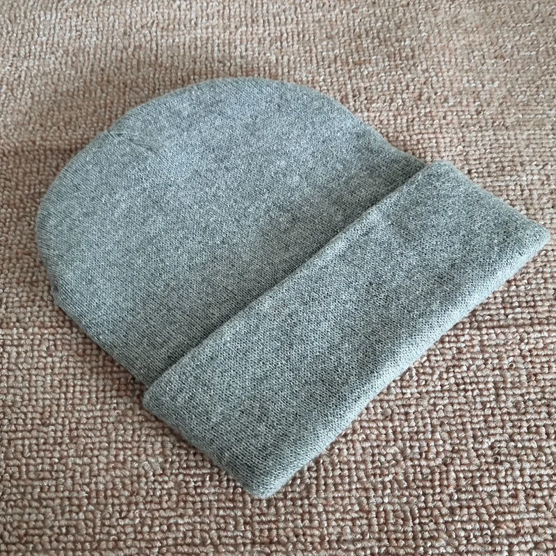 Factory Wholesale BIG DISCOUNT STOCK Women Mens Winter Warm Knitting Beanie Hats Plain Skull Beanie Cheap Cuff Knit Beanie Cap