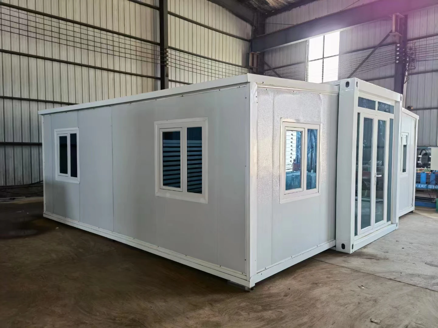 Factory Price 20 Feet Luxury Villa Modern Extendable Living Container House for wholesale price