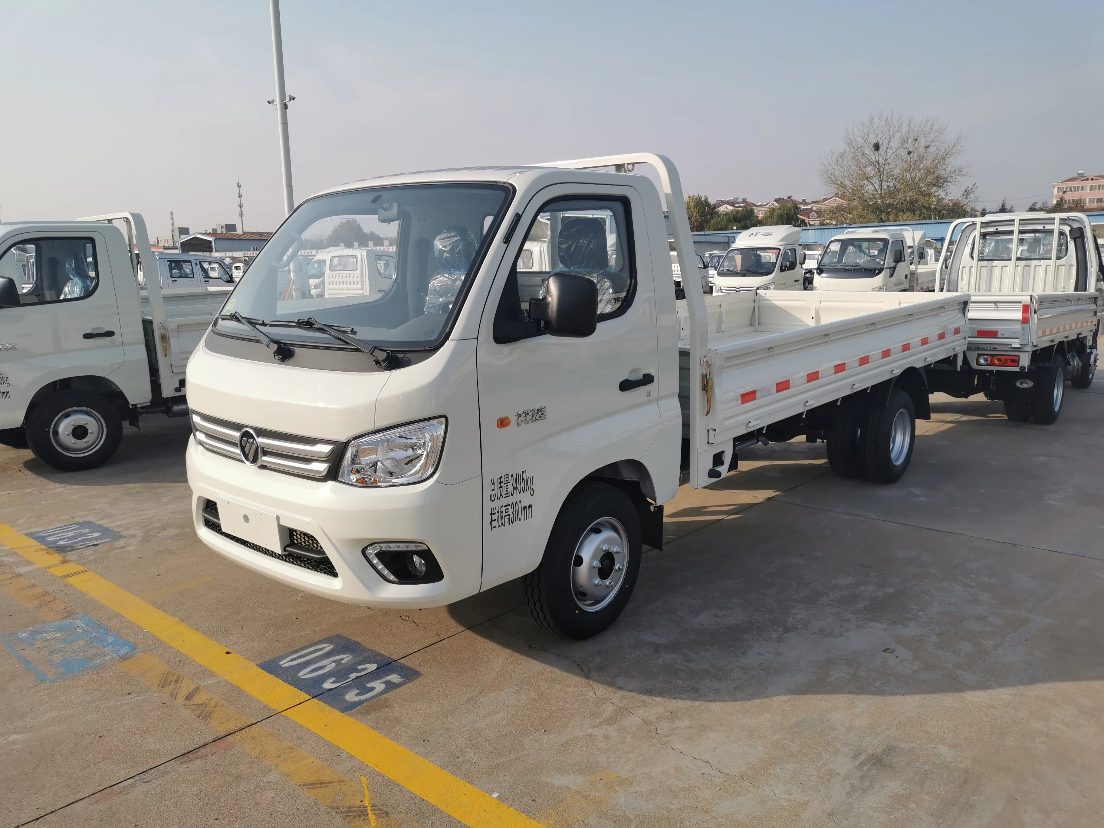 
POPULAR FOTON TM 1.5tons cargo truck with 1500cc gasoline engine and double rear tire 