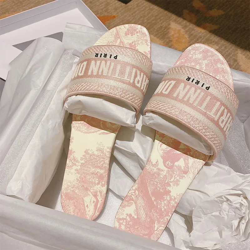 
2021 New Trendy Sandals Arrival Summer Ladies Beach Casual Anti-Slip Breathable Crystal Slides Fashion Design Jelly Sandals 