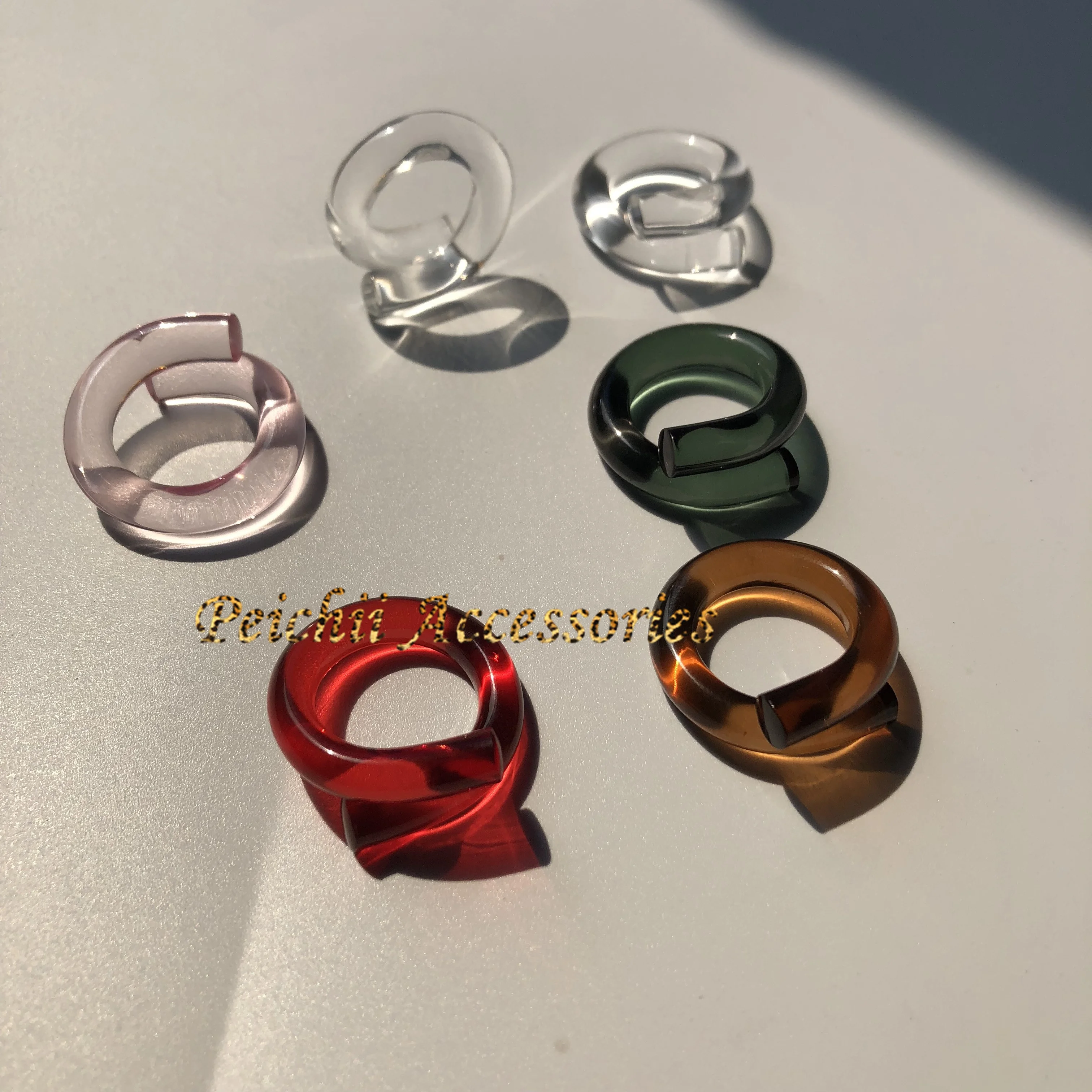 Peichi Statement lucite ювелирные изделия по индивидуальному заказу OEM поставщик ювелирных изделий модное акриловое кольцо на палец с узлом