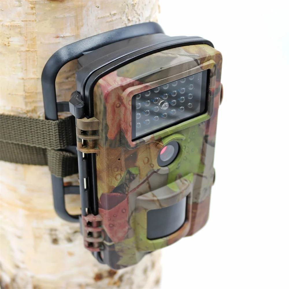 Cheapest 16MP 1080P  Solar Panel Hidden Game Camera Hunting Camera in Forest