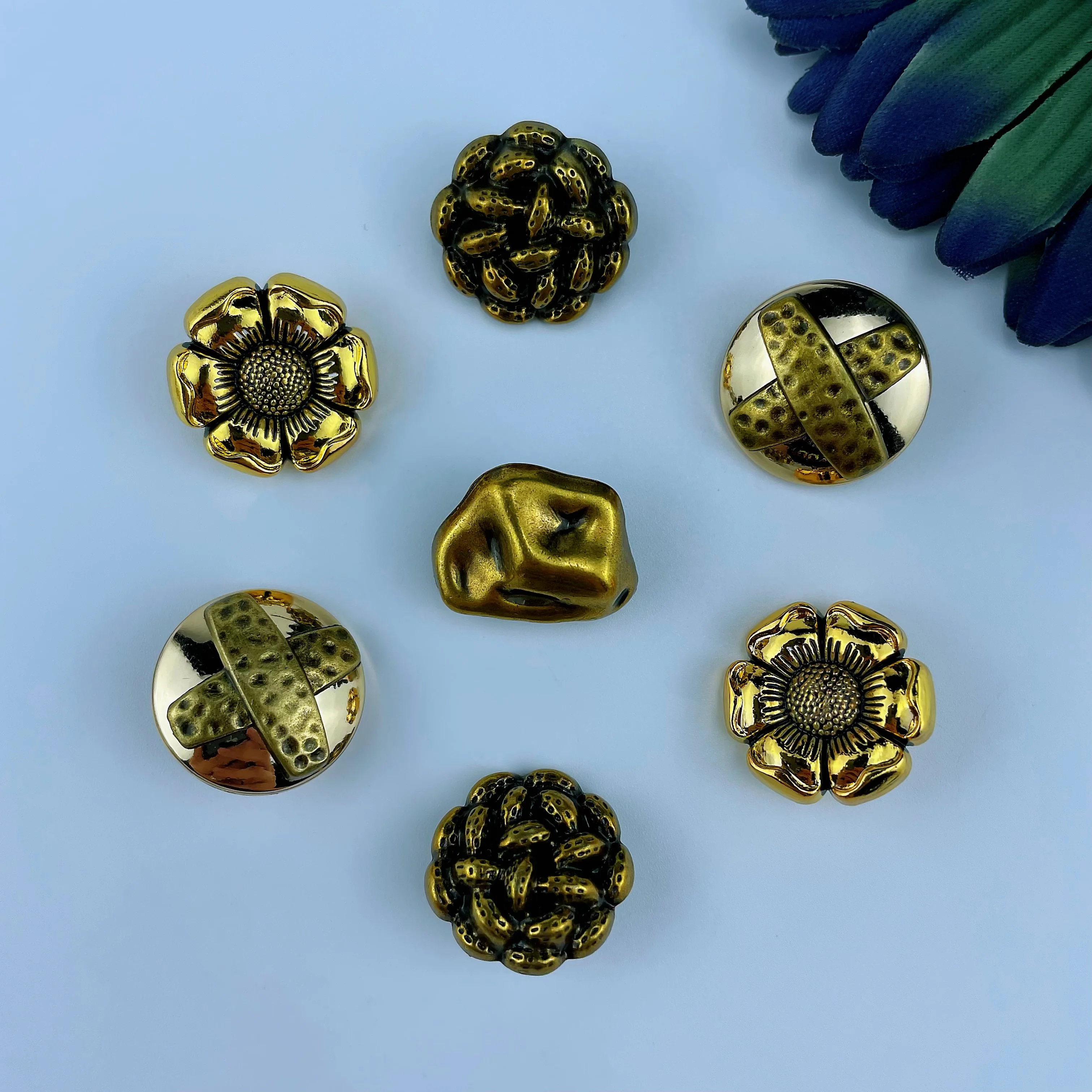 Rhinestone Metal alloy brass sewing button cover fancy Shirt Buttons for men studded skull patterns clothes garment accessories