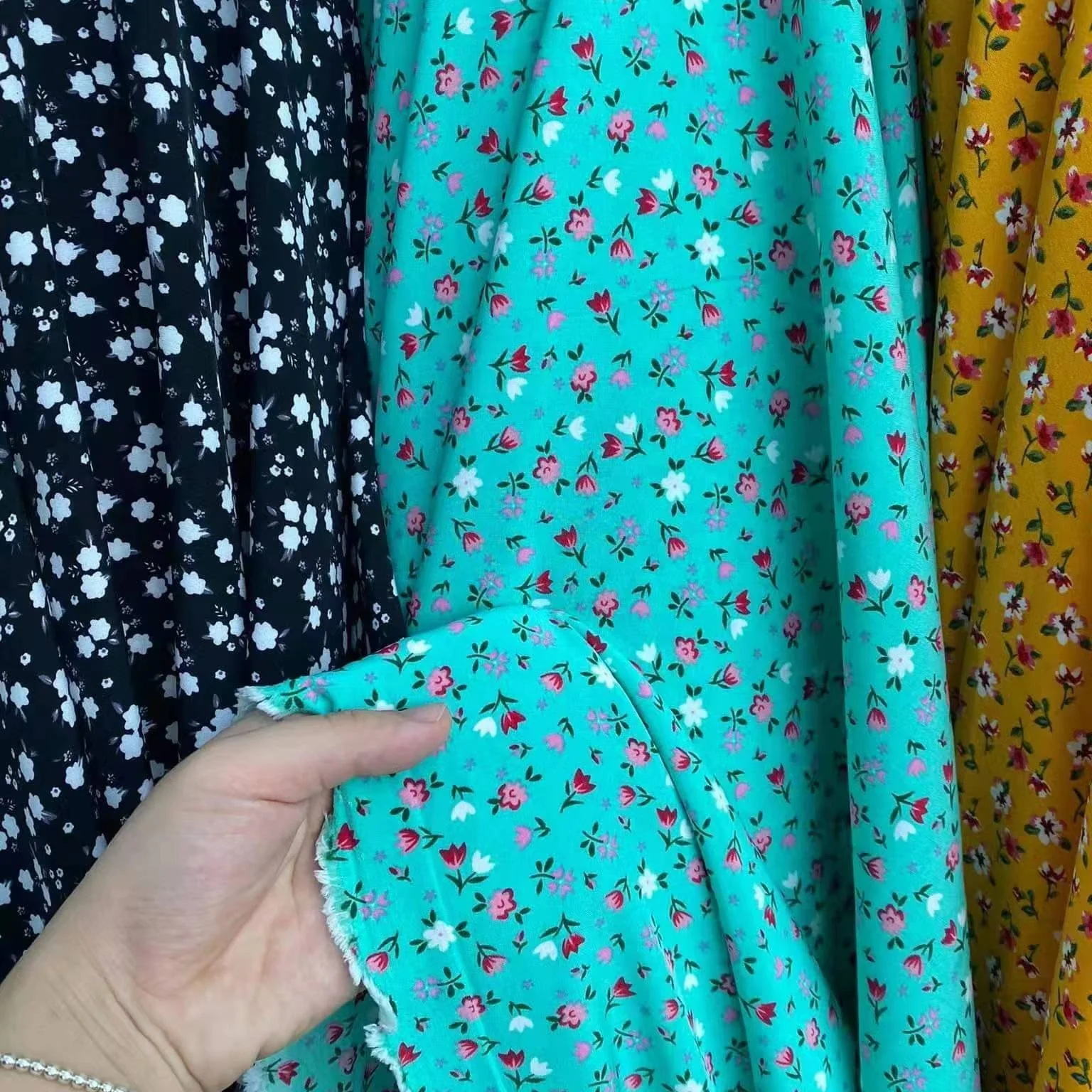 High Quality Ice Silk Wrinkled Digital Printing Base Fabric Small Floral Polyester Woven Fabric Wholesale