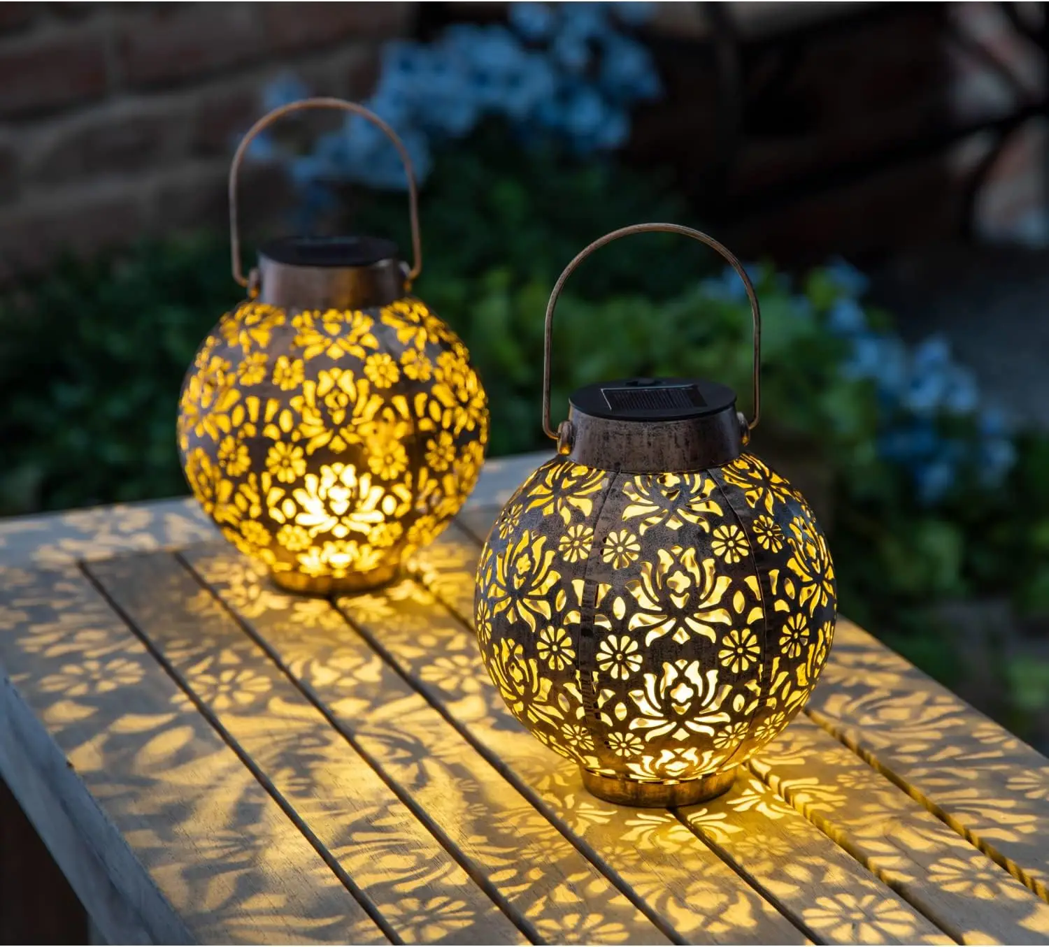 Solar LED Garden Lamp Metal Lantern Hanging Outdoor Lighting