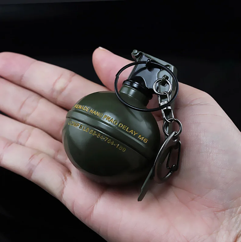Manufacturers Hot Game PUBGS Metal Zinc Alloy Weapo*n Keychain: 98K Pan Helmet A*K47 Airdrop box KeyRing gift for man boyfriend