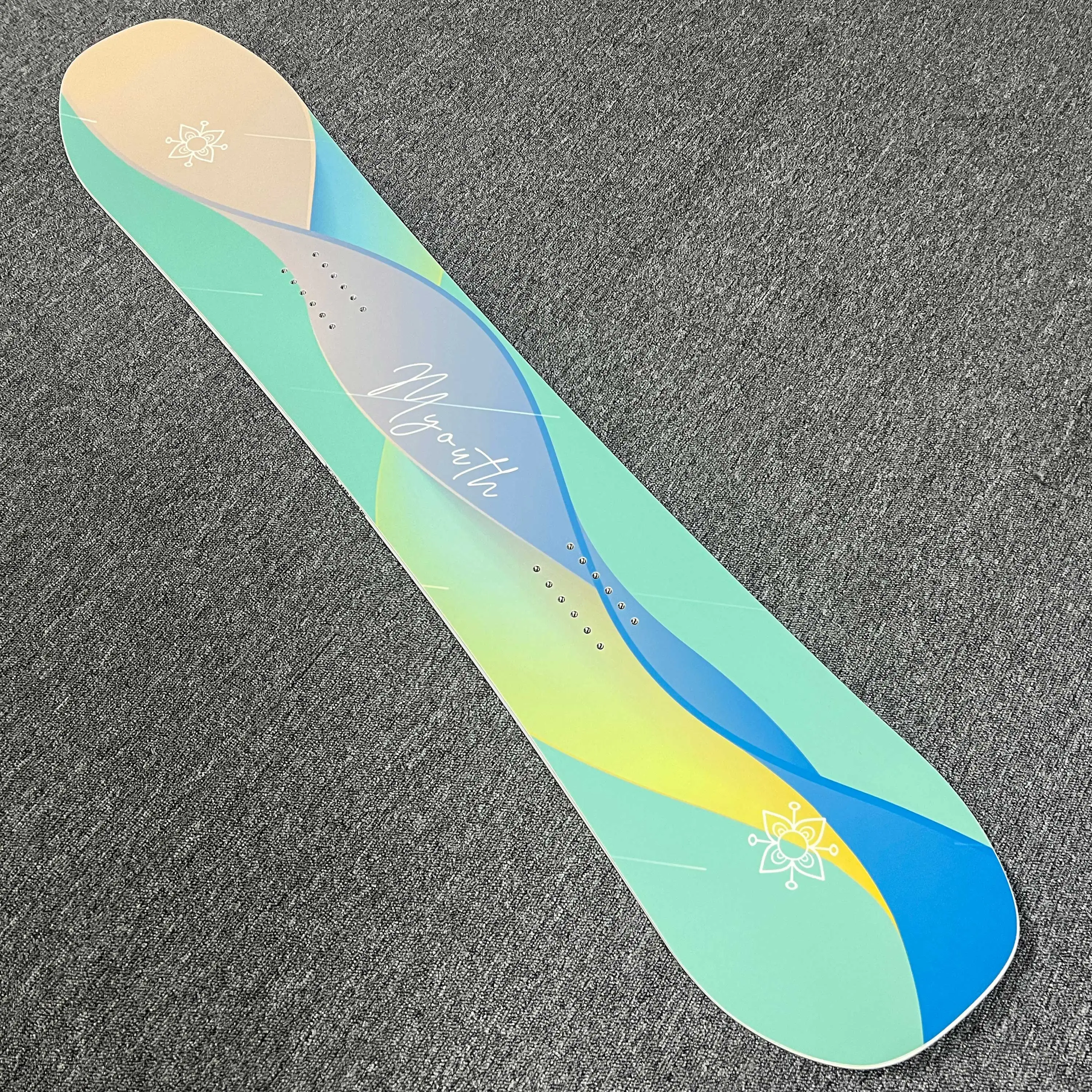 Extruded base sintered base matte topsheet glossy snowboards OEM