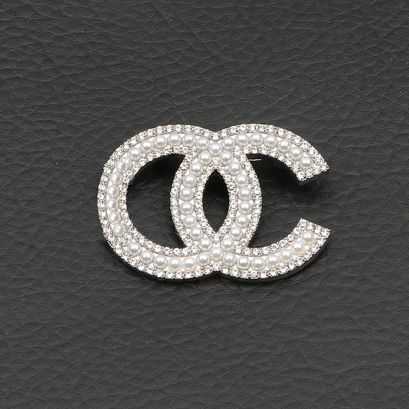 Y&Y New Fashion Trendy Korean Temperament Simple Collar Pin Diamond Pearl Letter Brooches