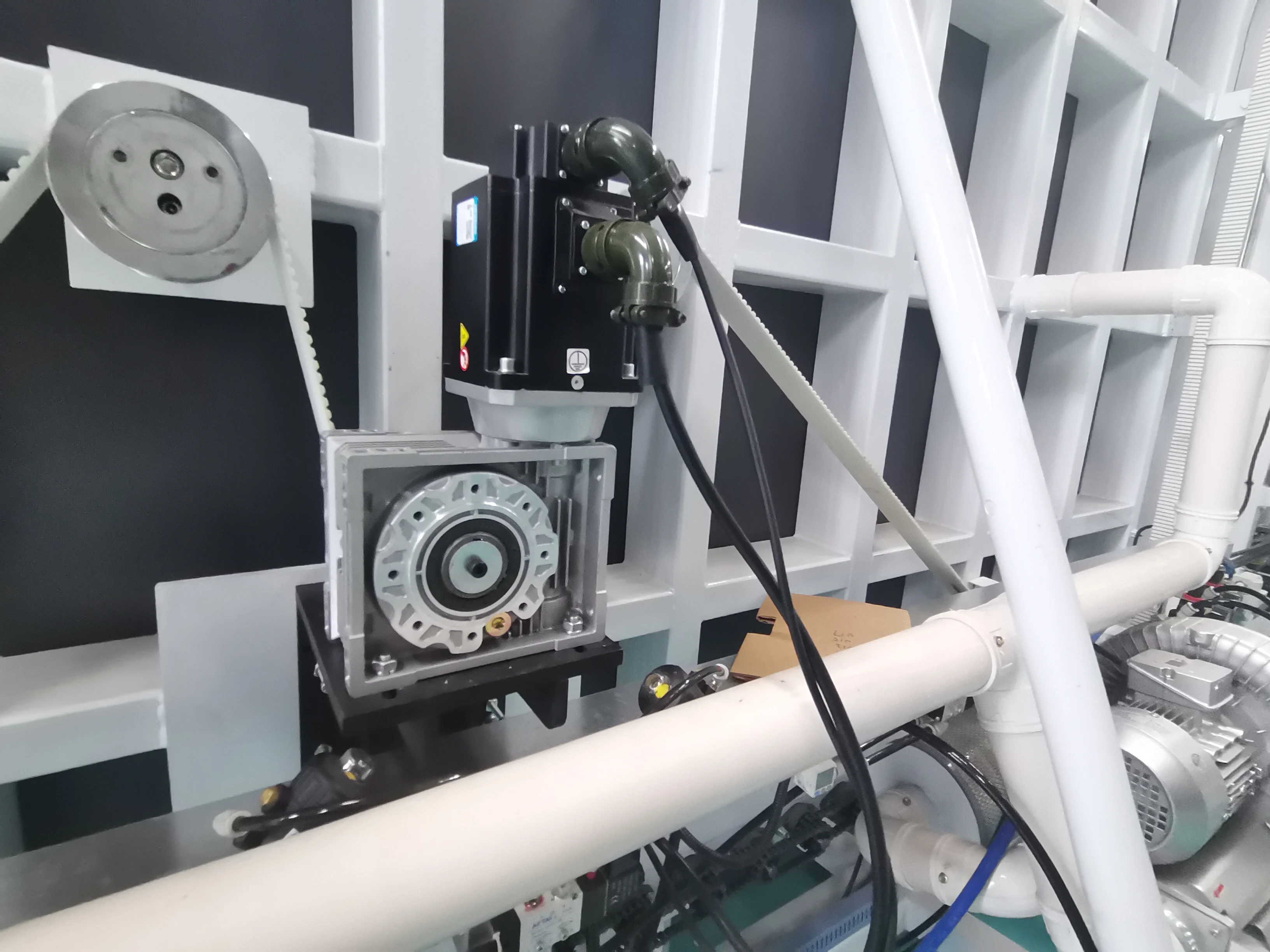 Вертикальное оборудование для производства полых стекол LBW2500PC аналогичное устройству Lisec