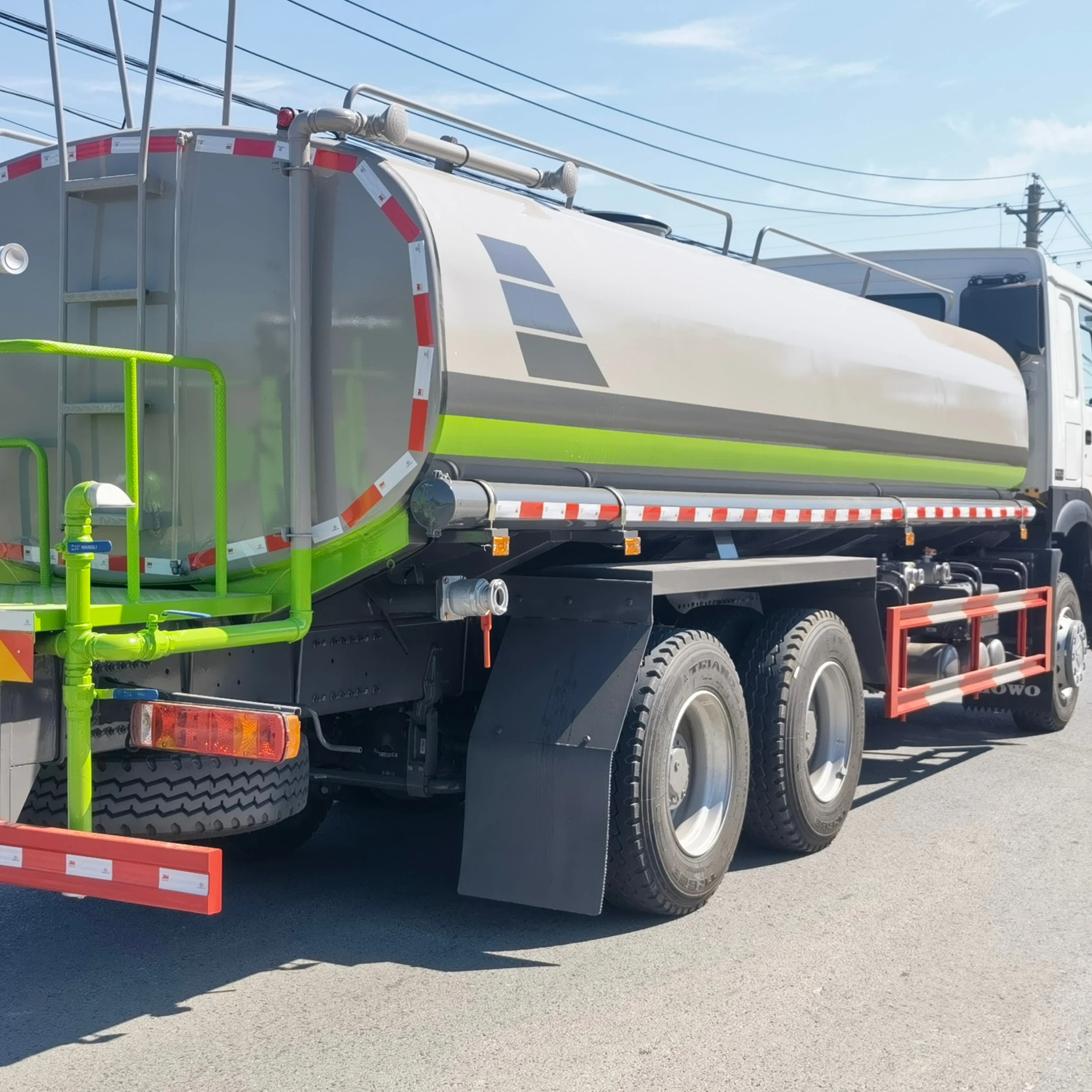 IKOM  Water Sprinkler 20000 L Stainless steel Water Tank Truck