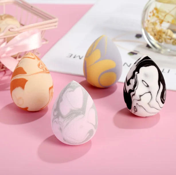 Высококачественные губки для макияжа в пластиковом футляре