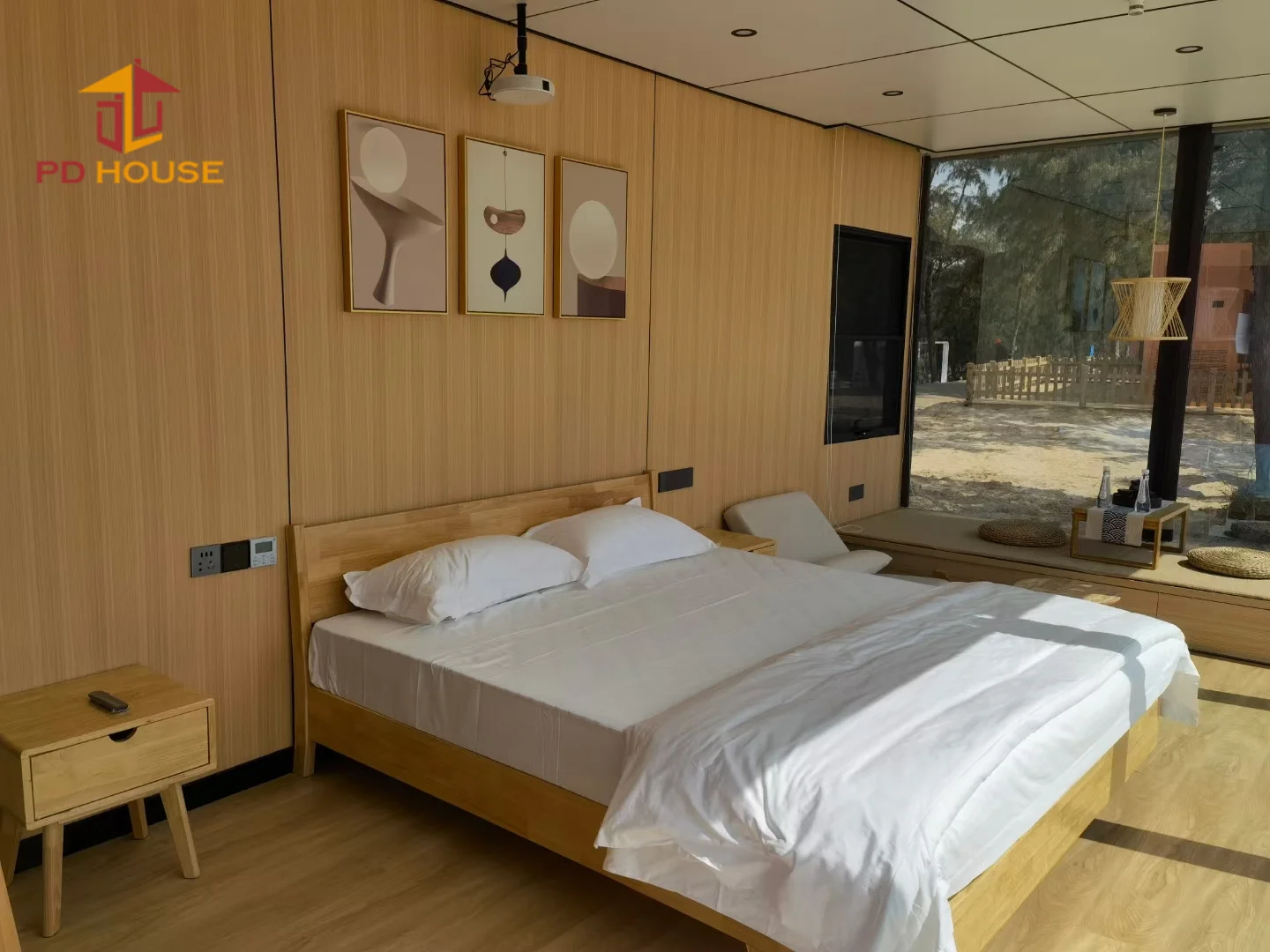 Factory Direct supply of modern luxury prefabricated modular easy assembly 20ft 40ft character glass mirror container houses