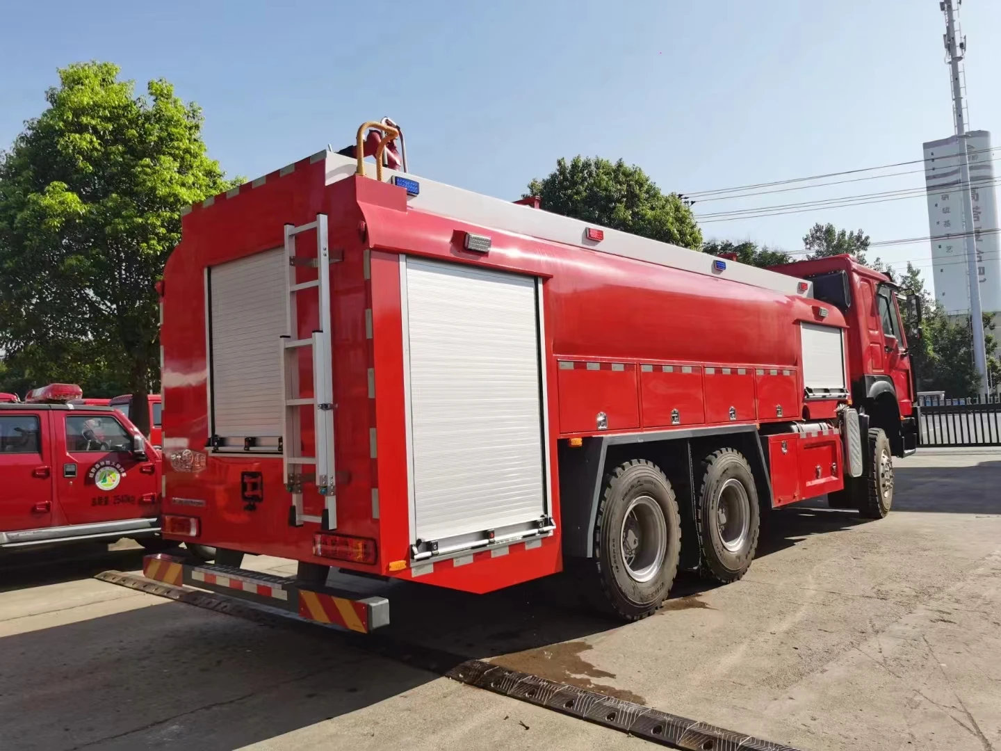 6x4 howo heavy fire fighting truck 12000L fire fighter truck