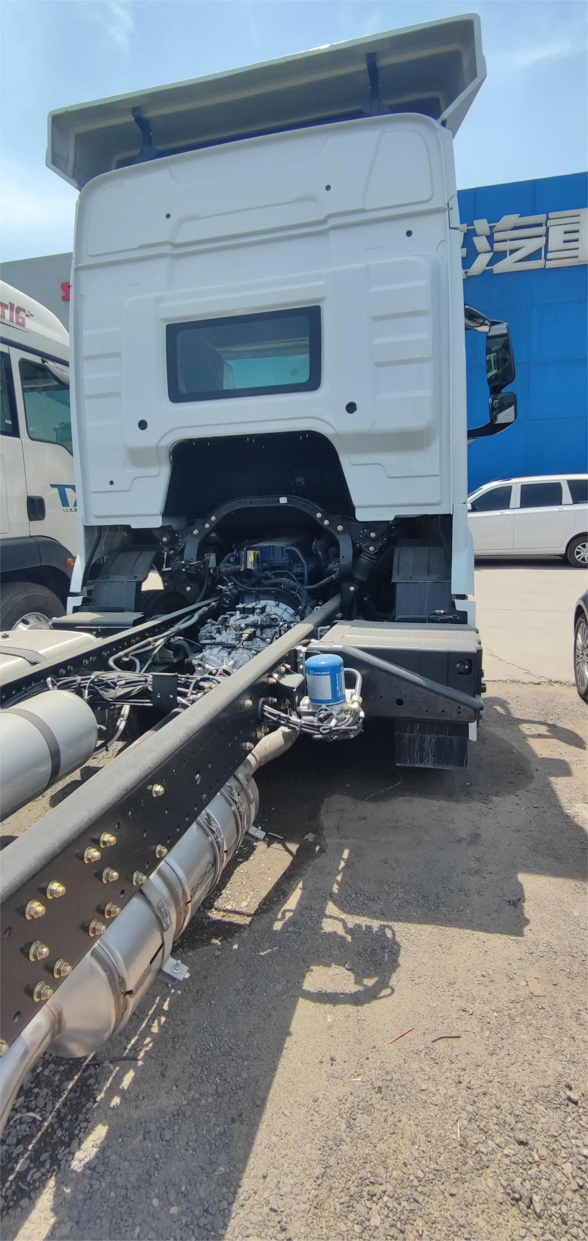 Best Price SHACMAN Delong M6000 4X2 Cargo Middle Truck Automatic Transmission Truck