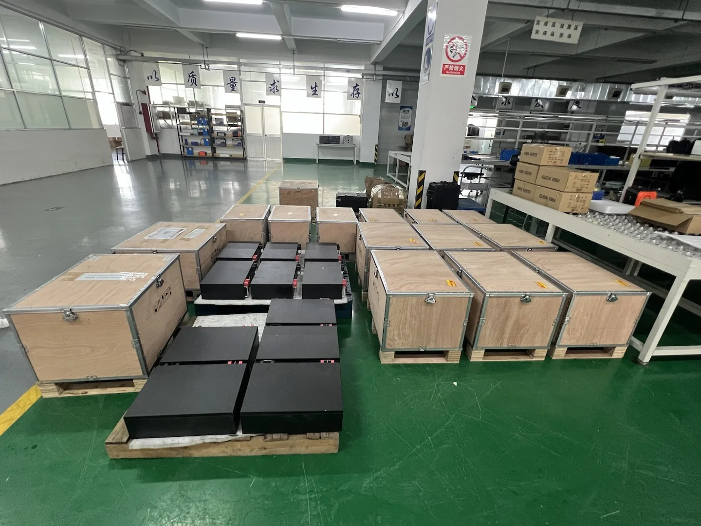 Composable Cabinet Type Off Grid Hybrid 48V 51.2V 100Ah Solar Energy Power Storage Battery 50kw