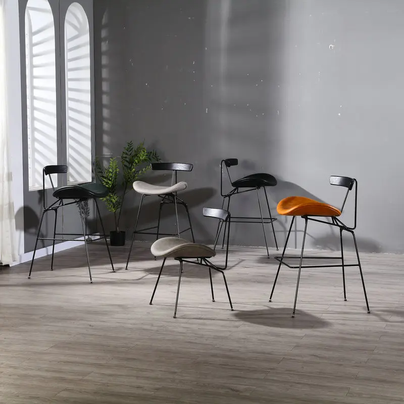 Кожаный стул в скандинавском стиле дизайнерское кресло-спинка для отдыха из твердой древесины лофт ретро легкое роскошное обеденное кресло с муравьями и железным рисунком