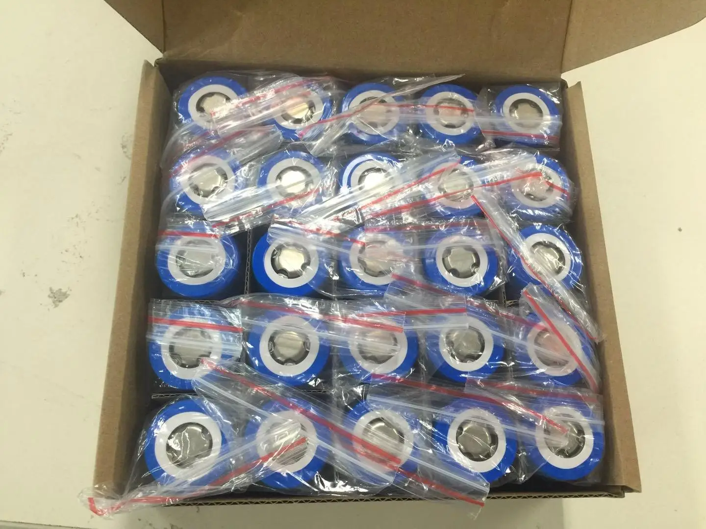 Хорошее качество литий-железо фосфатная батарея IFR32700 6000mAh LiFePo4 Li-Ion Cell 3 2
