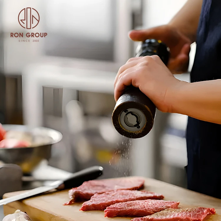 Hot Sale Cooking Tool Creative Mill Manual Restaurant Salt Spice Black Manual Grinding Seasoning Bottle Pepper Grinder